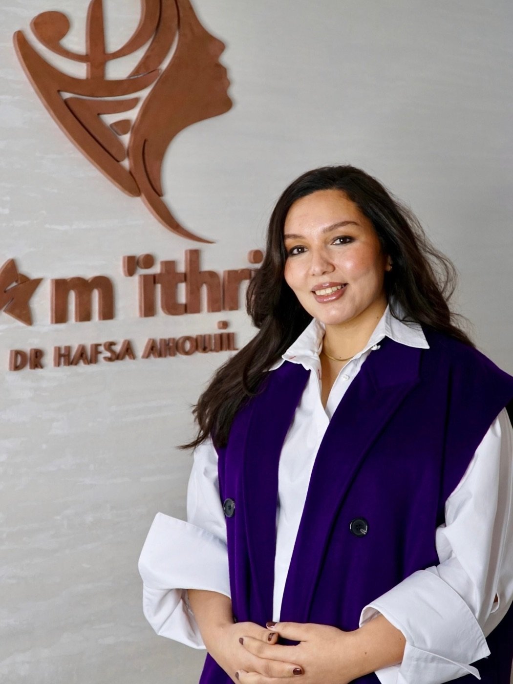 Dr Hafsa Ahoujil, médecin esthétique et laseriste, au cabinet Am’Ithri à Bouskoura